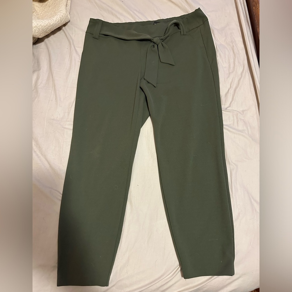 SOHO Stretchy Cropped Dress Pants
